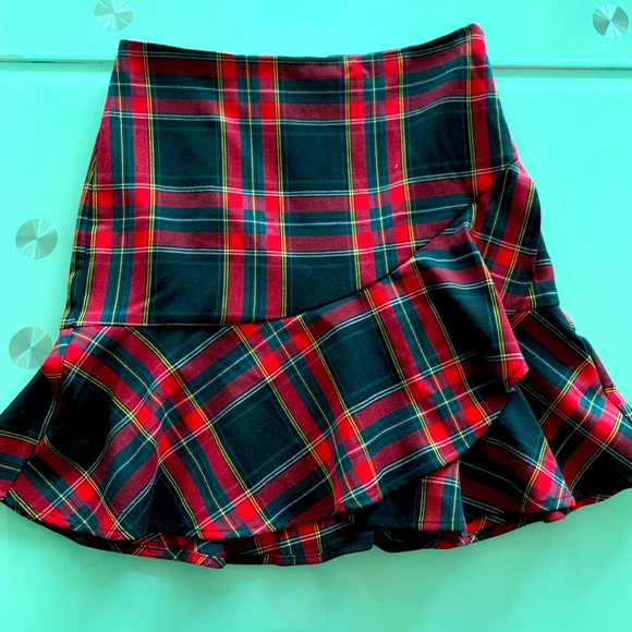 Trina Turk Dresses & Skirts - Trina Turk Fun Ruffle Mini Skirt in Holiday Theme
